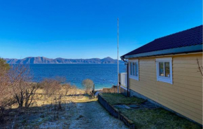 Lovely Home In Raudeberg